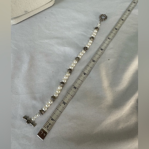 Group of 10 silvertone stretch toggle and clamp bracelets - Picture 5 of 6